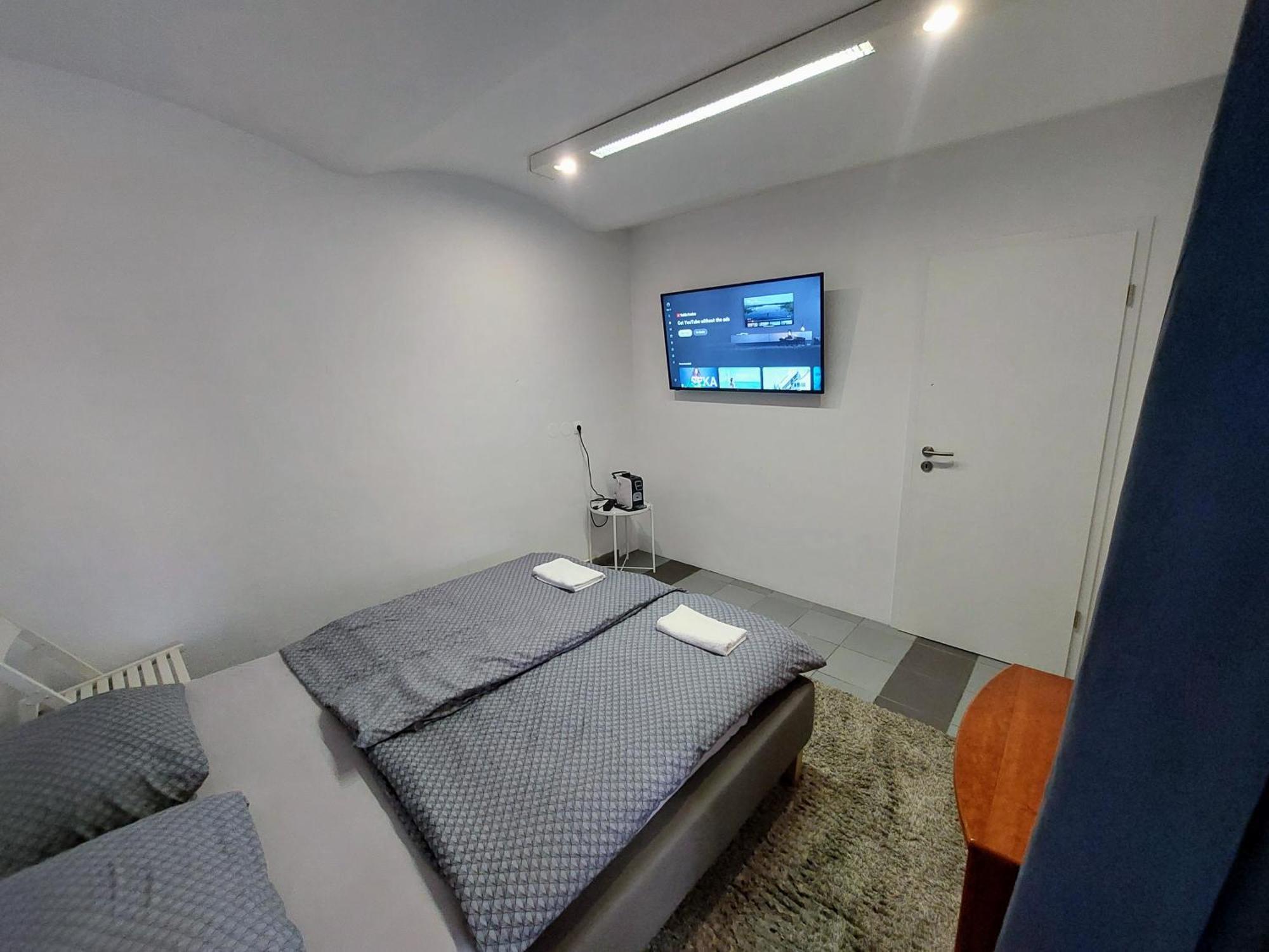 Nastanitev v družini R24, Rose House *