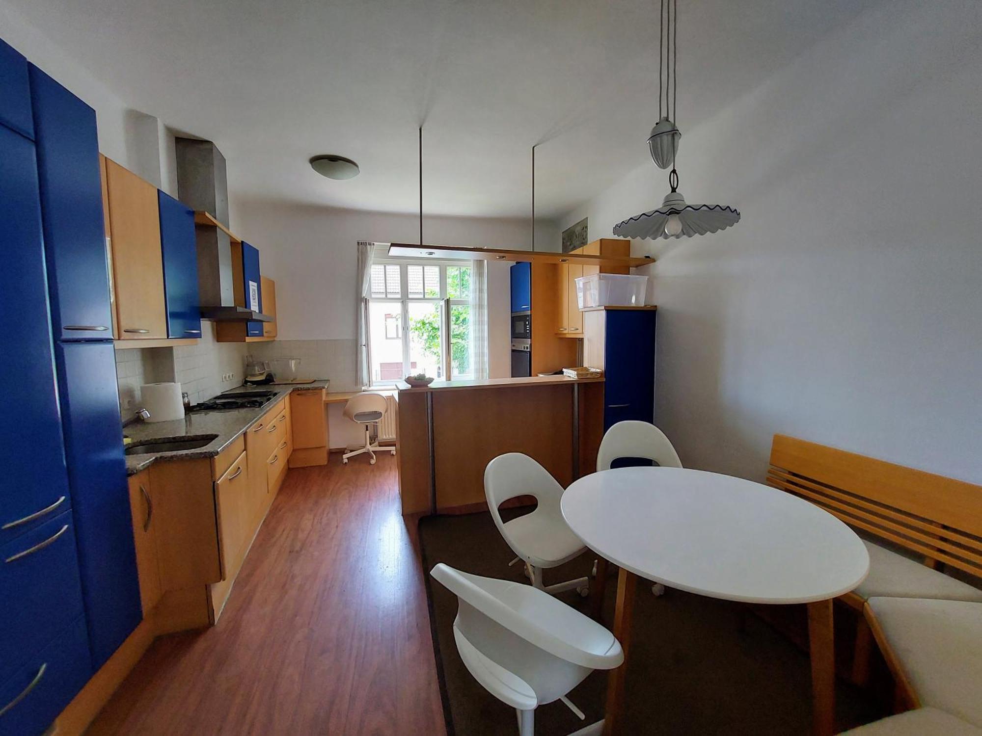 R24, Rose House
