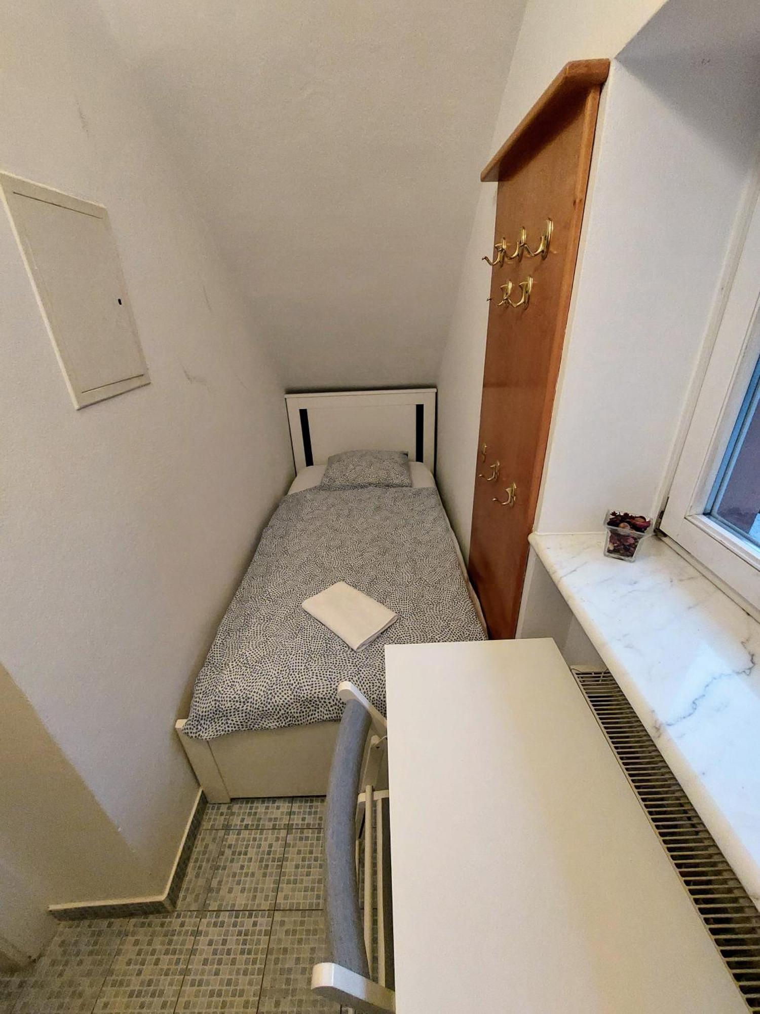 Privatunterkunft R24, Rose House