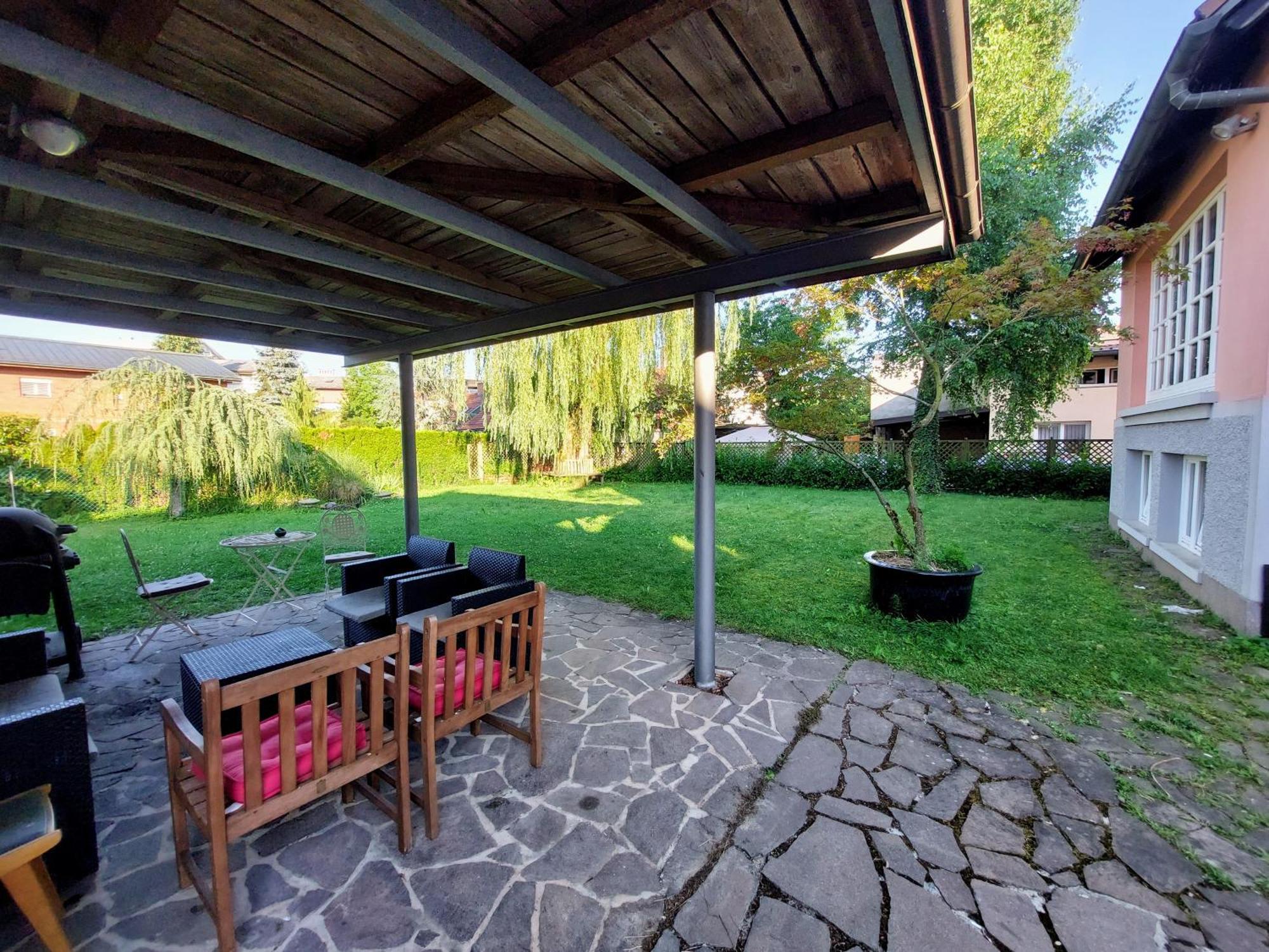 Privatunterkunft R24, Rose House *