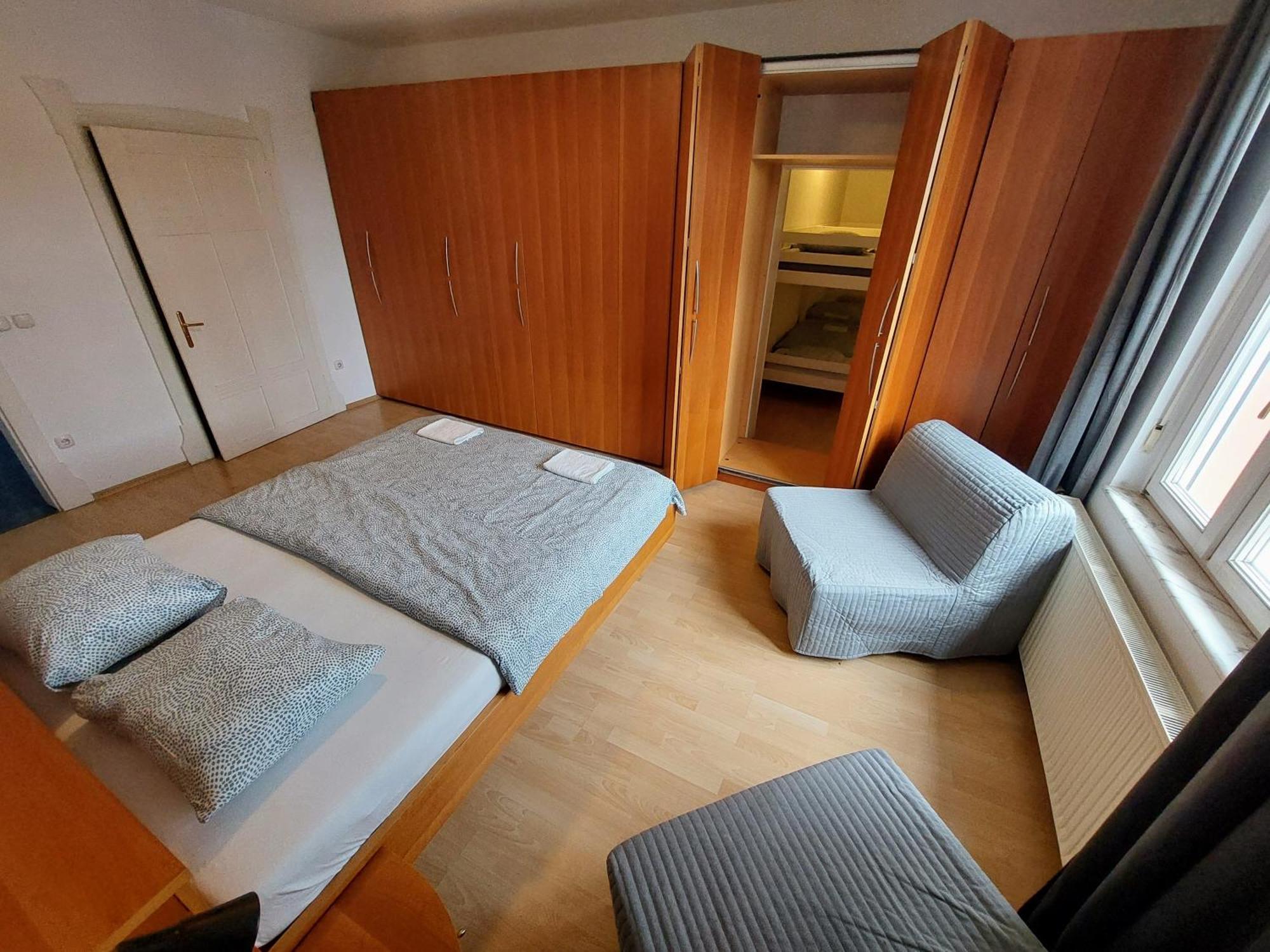Privatunterkunft R24, Rose House *